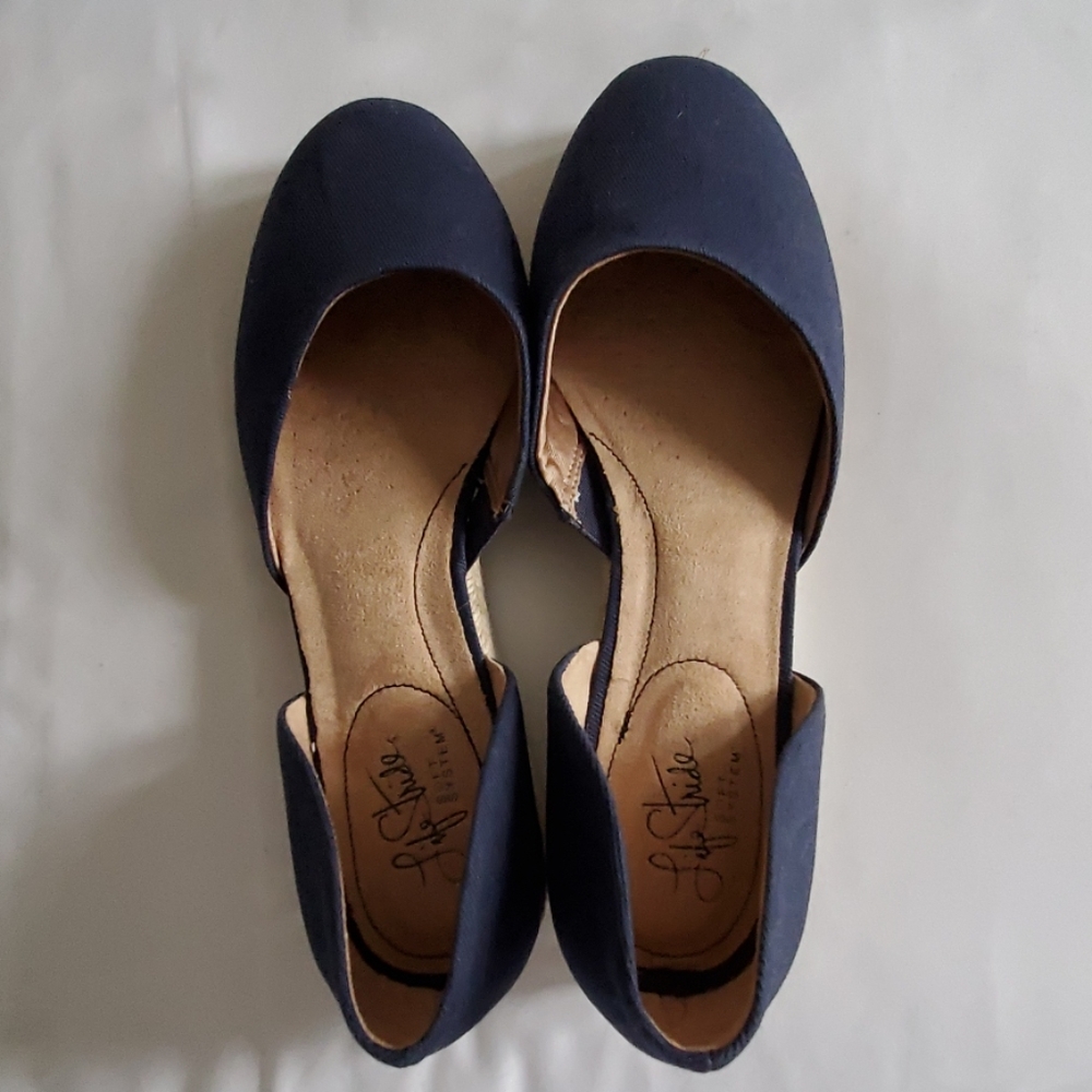Shoes - Picture 4 of 8